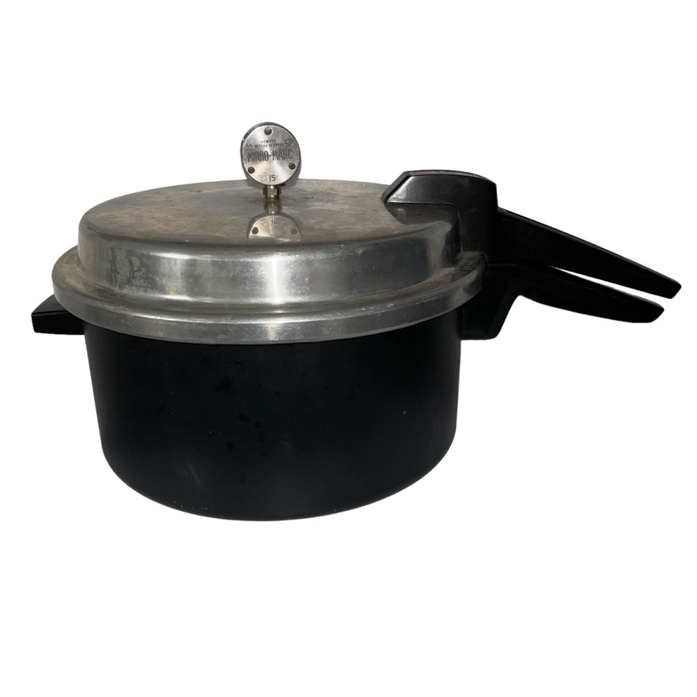 Mirro Pressure Cooker, M-0646, 6 Qt. Good Gasket Red Button Pressure Adjuster.